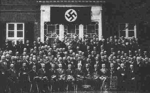 nazimeet.jpg (37472 bytes)